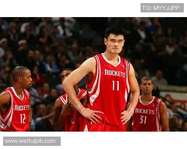 戏耍姚明发球的趣味瞬间揭秘篮球场上的幽默与友谊