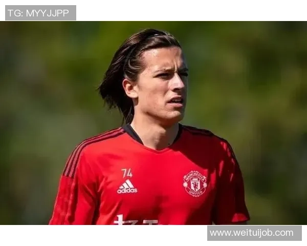 友谊赛曼联小胜本菲卡红牌事件引发全场热议与争议