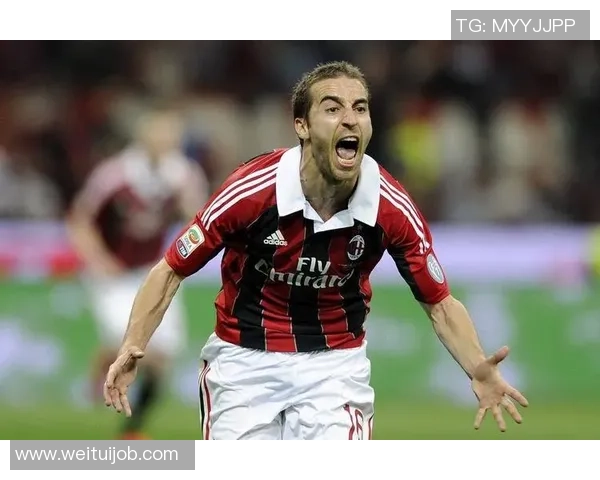 英超激战:AC米兰与那不勒斯战平绝杀瞬间引发全场狂欢点评 英超激战:AC米兰与那不勒斯战平绝杀瞬间引发全场狂欢点评