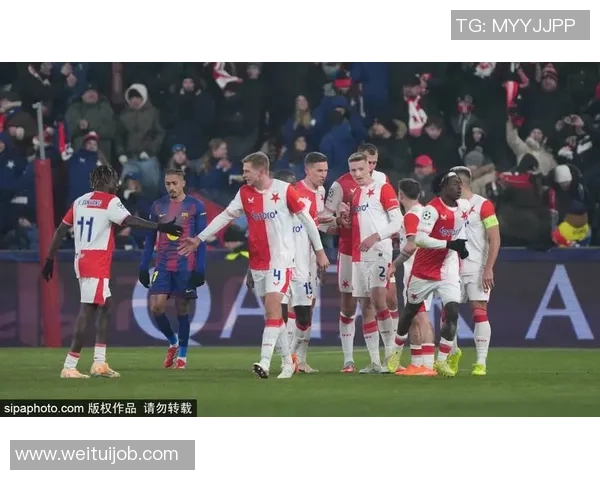 巴黎圣日耳曼大胜巴萨帽子戏法引发争议判罚引爆全场热情