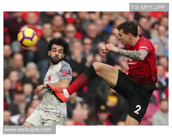 欧联杯经典对决利物浦险胜曼联红牌争议引发全场热议